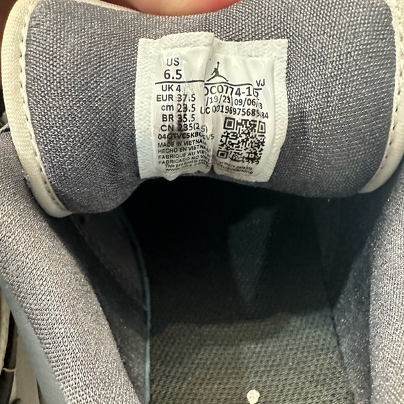 Nike Air Jordan 1 low women’s shoes sail/off noir-dark grey- white size 6.5 - Picture 4 of 13